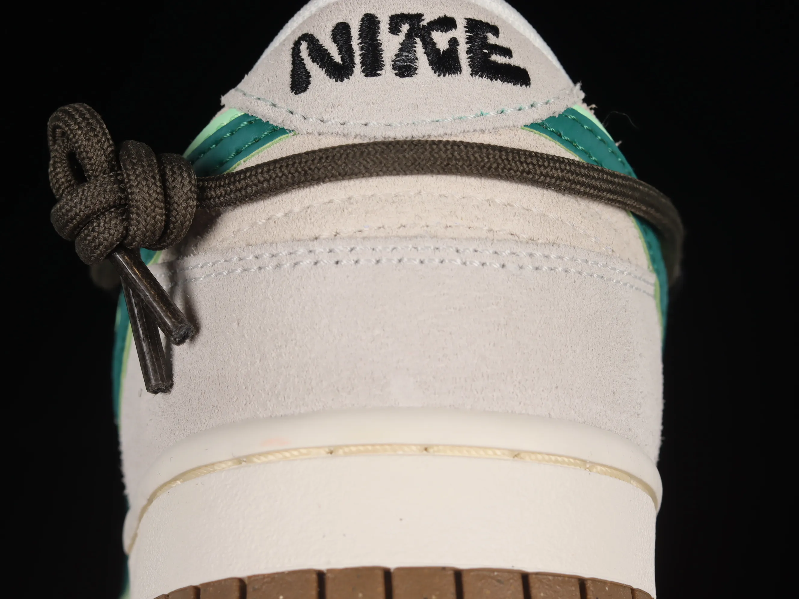 All categories Nk SB Dunk Series Nk SB Dunk Low low-top sneakers Nk SB Dunk Low "85" light green double hook strap deconstruction SB low-top sports and leisure sneakers DO9457-100